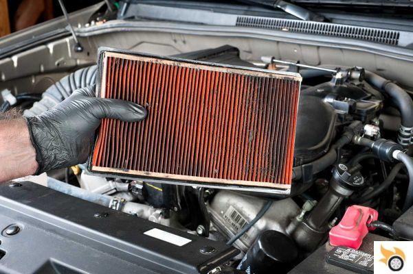 El filtro de aire en los coches: definición, función, mantenimiento y beneficios