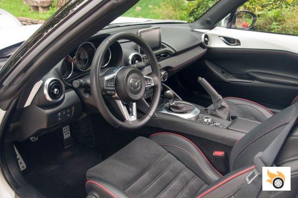 Los dueños de sendos Mazda MX-5 NA y ND cambian las llaves por un día