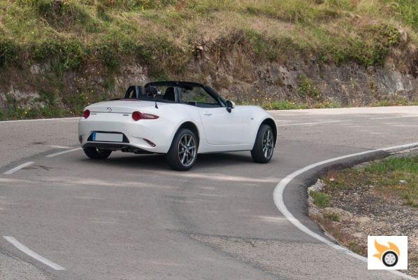 Los dueños de sendos Mazda MX-5 NA y ND cambian las llaves por un día