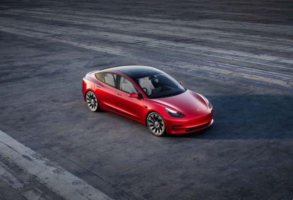 Vive la experiencia de un alquiler de Tesla con Pistonudos.com