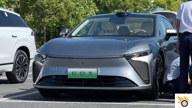 Este sedán eléctrico chino consume menos que el Tesla