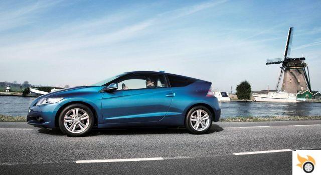 The Honda CR-Z: A hybrid sports car that does not go unnoticed