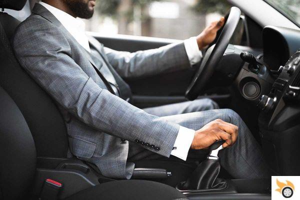 Cómo cambiar de marcha correctamente en un coche