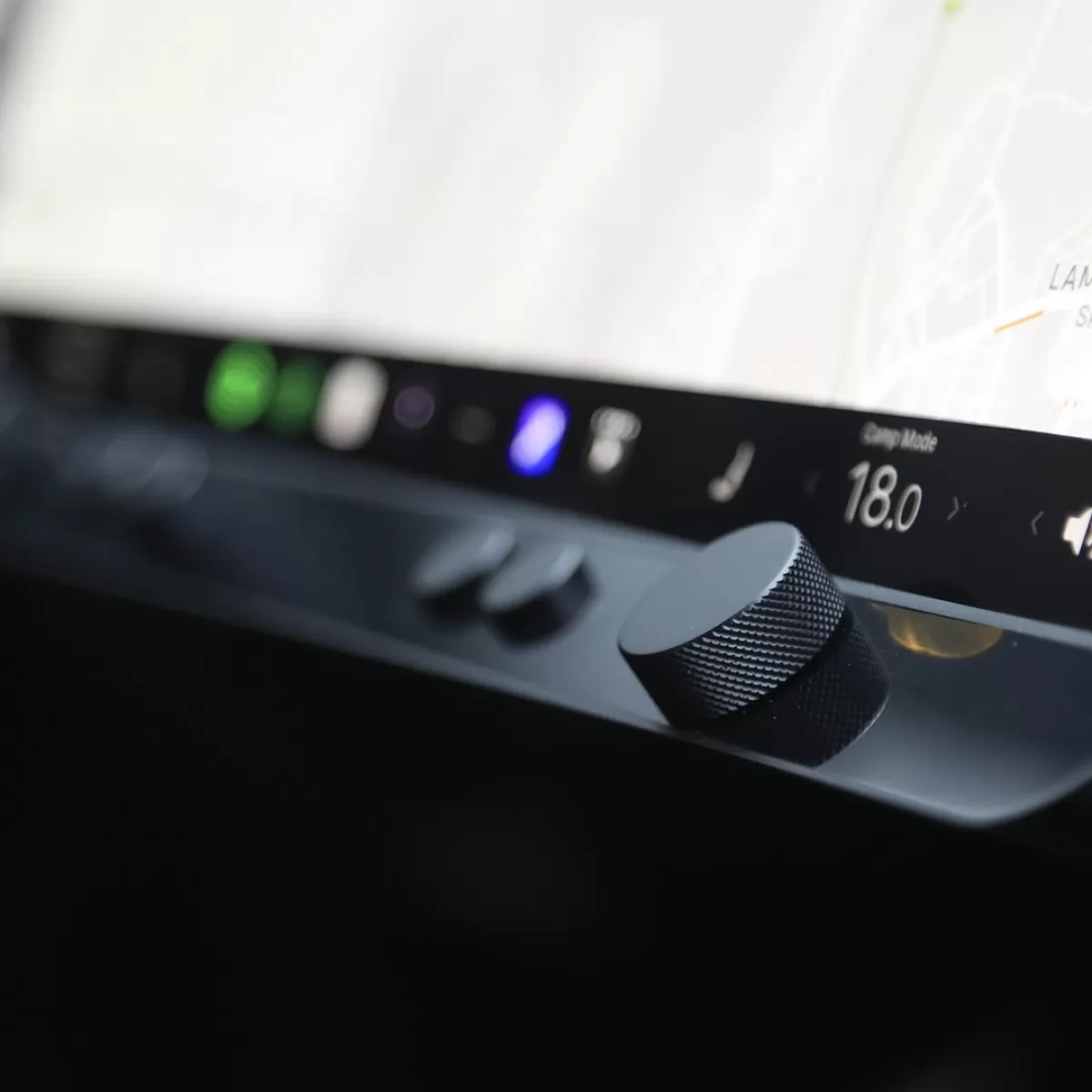 How to add physical keys to Teslas with a bluetooth bar: the idea on Indiegogo