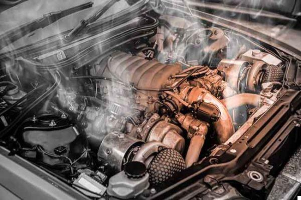 Como resfriar um motor superaquecido e baixar a temperatura do motor de um carro?