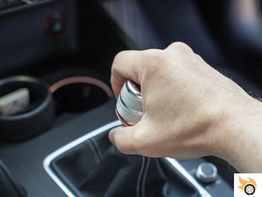 Démarrage d'une voiture en deuxième vitesse : recommandé ou non ?
