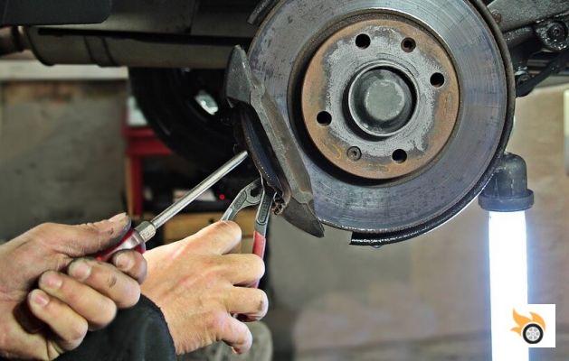 Remplacement des plaquettes de frein : combien cela coûte-t-il et quand le faire ?