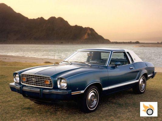 ¿Son cuatro cilindros insuficientes o indignos para Chevrolet Camaro o Ford Mustang?