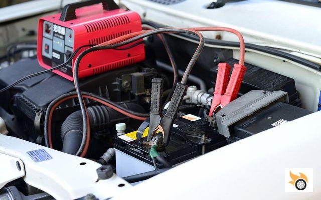 Batería de coche baja: esto es lo que hay que hacer y cómo ponerse en marcha de nuevo