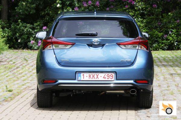 Contacto: Toyota Auris 2015