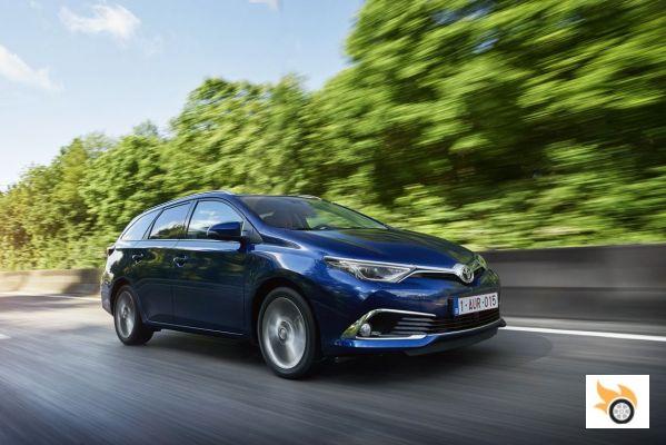 Contacto: Toyota Auris 2015