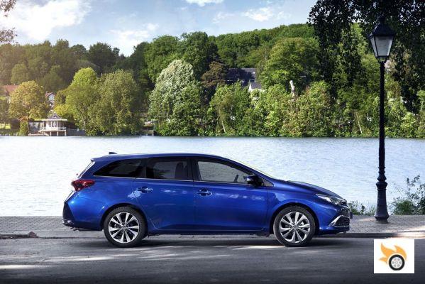Contacto: Toyota Auris 2015