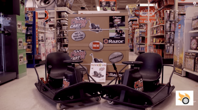 Una noche loca con el Razor Crazy Cart en Toys R Us