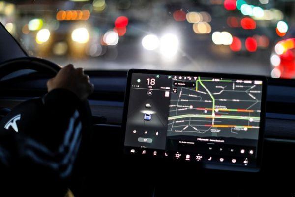 Tesla, el acceso a internet pasa a ser de pago - Pistonudos.com.it