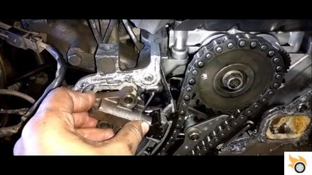 Problemas y señales de una cadena de distribución en un coche