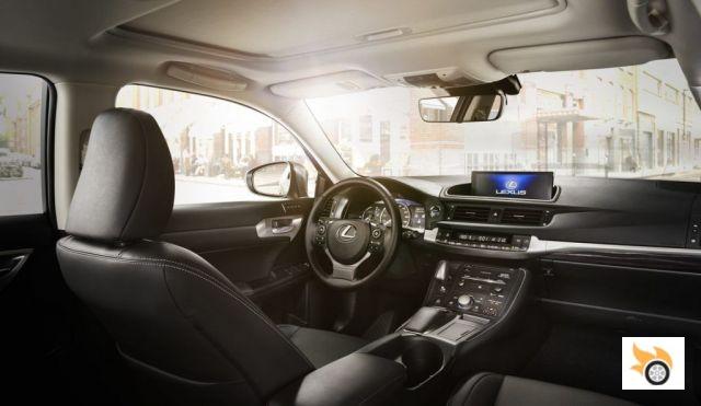 Lexus CT 200h, in front of its latest restyling