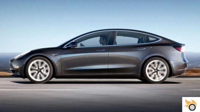 Cómo limpiar el parabrisas de un Tesla Model 3