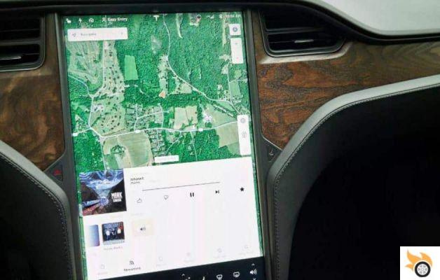 ¿No te gustan los controles solo con pantalla táctil? Para Tesla llegan las llaves físicas, y se las arrebatan