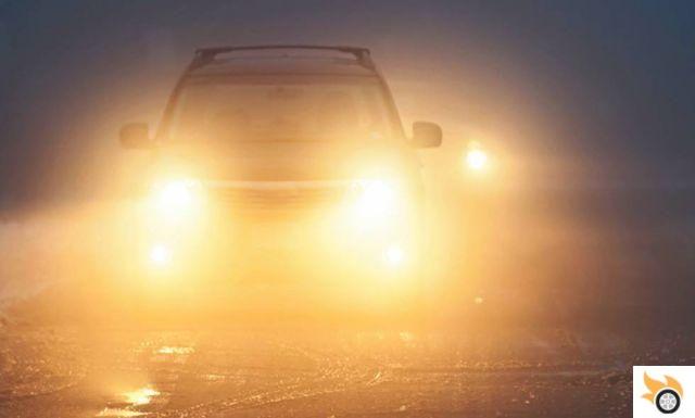Utilisation correcte des feux de route de la voiture