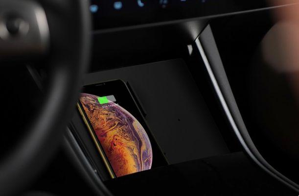 Tesla Model 3: new wireless charging base for smartphones - Pistonudos.com.it