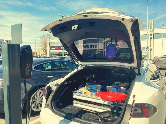 Trip to Tesla Service: how the most technological electric assistance works
