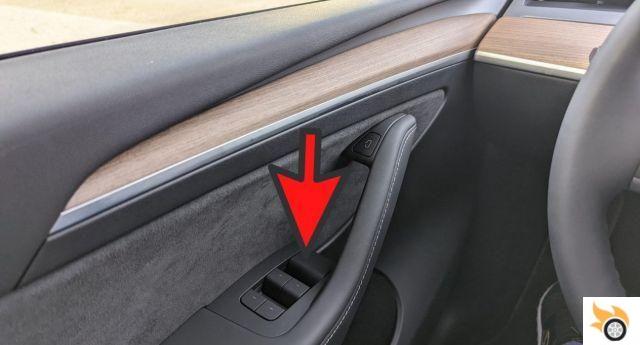 How to manually open the door of Tesla electric cars