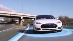 Falla la frenada automática: vídeos del Tesla Model 3 y...