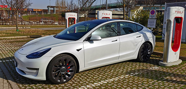 Tesla Model 3 Performance: el más rápido en la versión 2021 aprovecha el Ecobonus