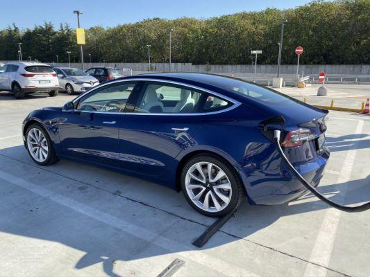 Tudo o que eu amo no Tesla Model 3: os benefícios além das falhas