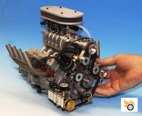 Este é o motor V8 mais pequeno do mundo.