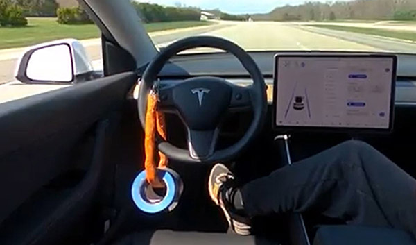 Tesla, activer le pilote automatique sans conducteur est possible (mais ne le faites pas)