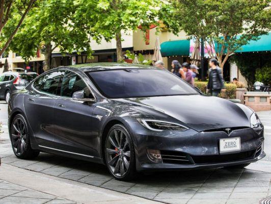 Tesla Doors – The Complete Troubleshooting Guide