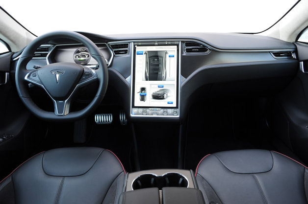 Tesla : la conduite autonome aussi en Espagne mais elle sera facultative