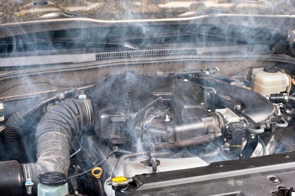 Humo blanco en motores diésel: causas y soluciones