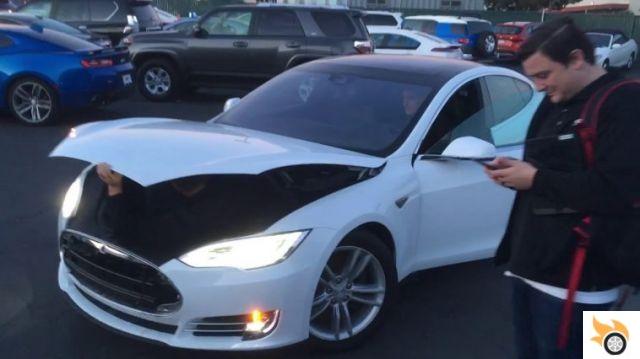 Cómo abrir Tesla Model 3 Frunk con batería baja