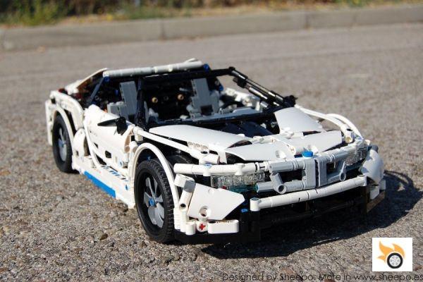BMW i8 Spyder en Lego, por Sheepo