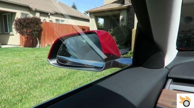 Tesla Mirrors: Adjustments and features