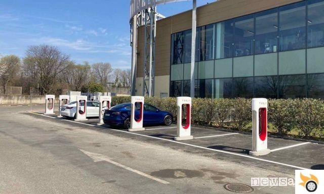 Custo de carregamento das colunas Tesla, taxas DC HPC Supercharger V2
