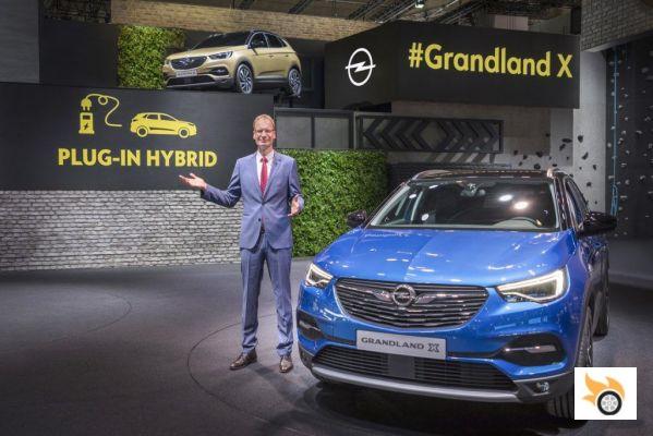 Opel unveils Insignia GSi estate and Grandland X hybrid in Frankfurt