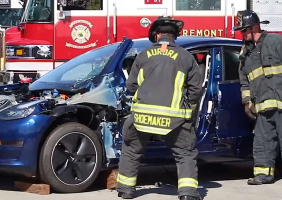 Tesla Model 3: o que fazer em caso de acidente [VIDEO]